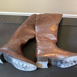 Wine boots, 2 inch stiletto round toe zipper in the back